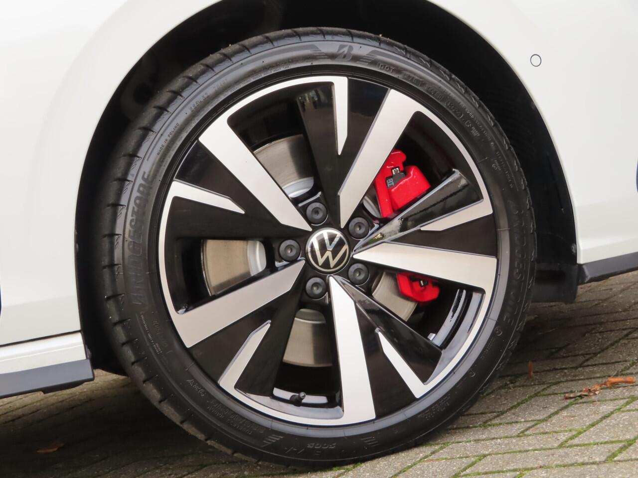 Volkswagen GOLF 1.5 eHybrid GTE | pano dak | lederen bekleding | 360 camera | stoelverwarming + ventilatie