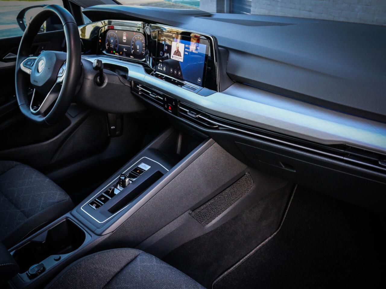 Volkswagen GOLF 1.5 eTSI Life Business Zeer zuinig