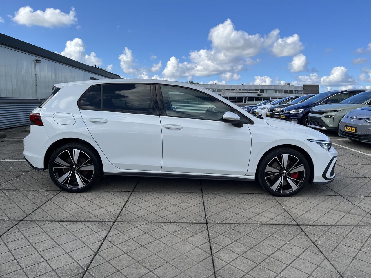 Volkswagen GOLF 1.4 eHybrid 245pk DSG GTE / Panoramadak / 18'' LMV / Trekhaak Elek. / Navi / Camera / Keyless / Alarm / Stuur en Stoelverwarming V+A / Standkachel