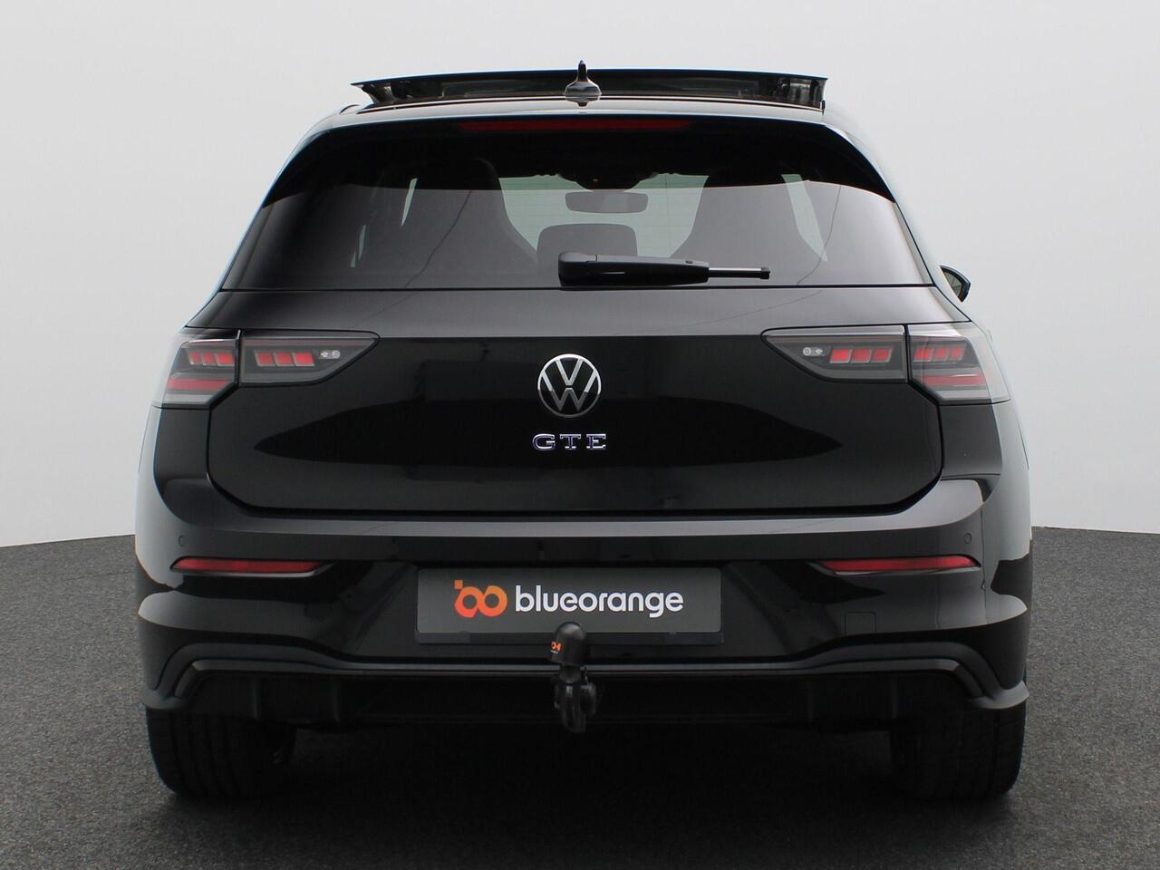 Volkswagen GOLF 1.5 eHybrid GTE 272PK DSG Pano-Schuifdak, Head-Up Display, Trekhaak, Matrix-LED Verlichting, 360gr. Camera, Keyless, Side Assist, Stoel-Stuurverwarming, 18" LM Velgen