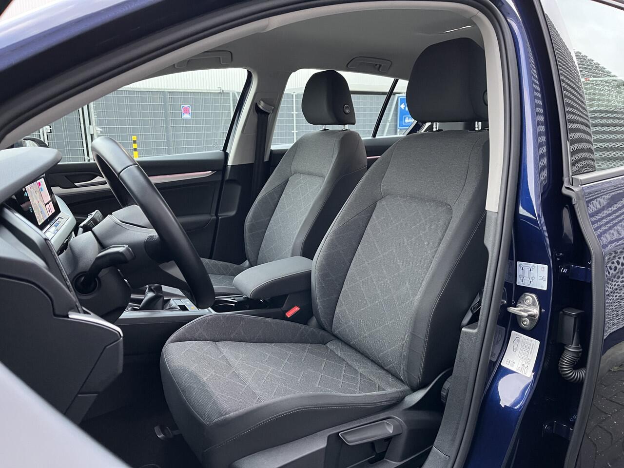 Volkswagen GOLF 1.0 TSI Life / Navigatie / Parkeersensoren V+A / Lichtmetaal 16 inch / App connect / P4