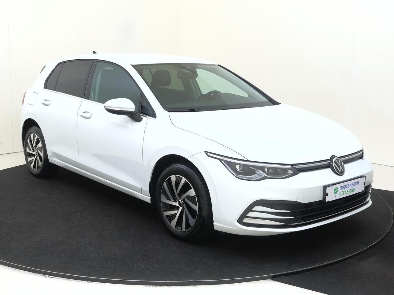 Volkswagen GOLF 1.4 eHybrid Style | SoH 97% | Navigatie | Adaptieve cruise control | Achteruitrijcamera | LED Plus verlichting | Stoel- en stuurwielverwarming | Dodehoek detectie | Elektrisch verstelbare besturing met geheugen |