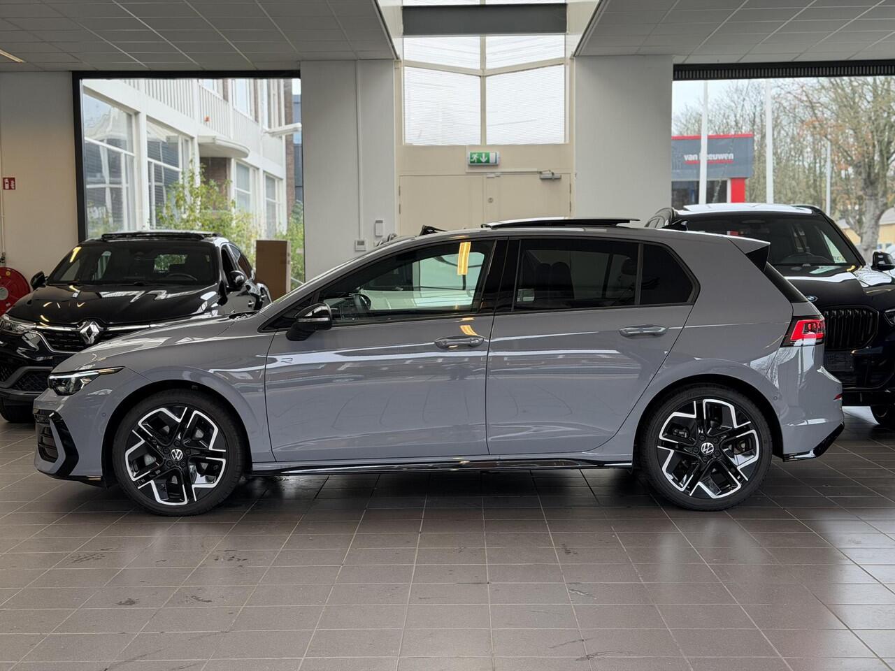 Volkswagen GOLF 1.5 eTSI R-Line Pano / Head-up / 360 /