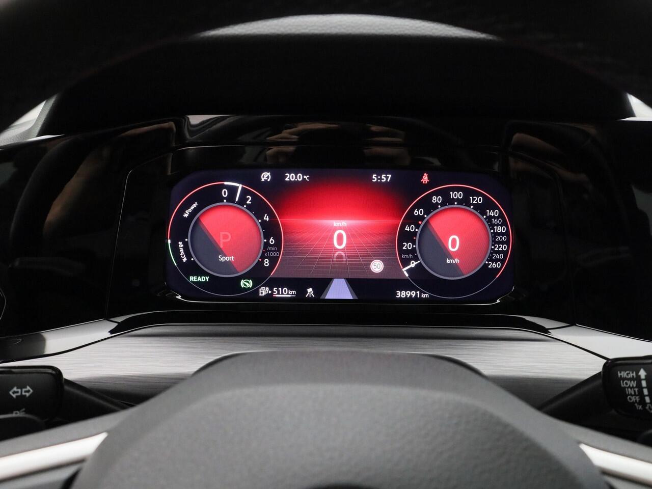 Volkswagen GOLF 1.4 eHybrid Style | CAMERA | ADAPTIVE | STOEL- EN STUURVERW. | MASSAGE