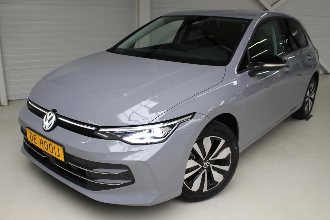 Volkswagen GOLF 1.5 TSI Goal Navigatie | Trekhaak | Dodehoekassistentie | 16" Velgen Zürich