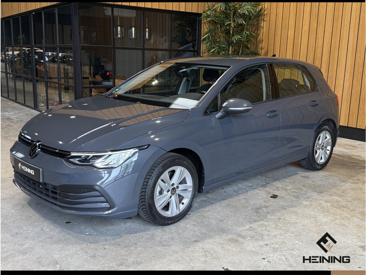 Volkswagen GOLF 1.0 eTSI Life. Automaat. Navi. Apple carplay. Adaptive. Hollandse auto met NAP