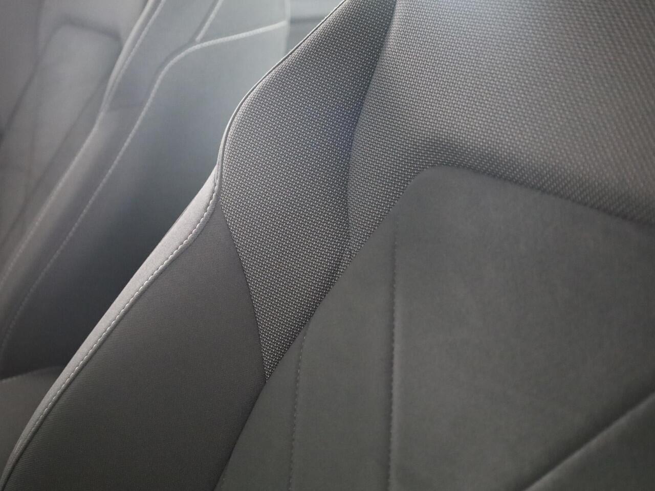 Volkswagen GOLF 1.4 eHybrid Style 204 PK PHEV | Navigatie | Keyless entry | Ergo-Active bestuurdersstoel elektrisch verstelbaar, incl. geheugen-en massagefunctie | Stoelverwarming |