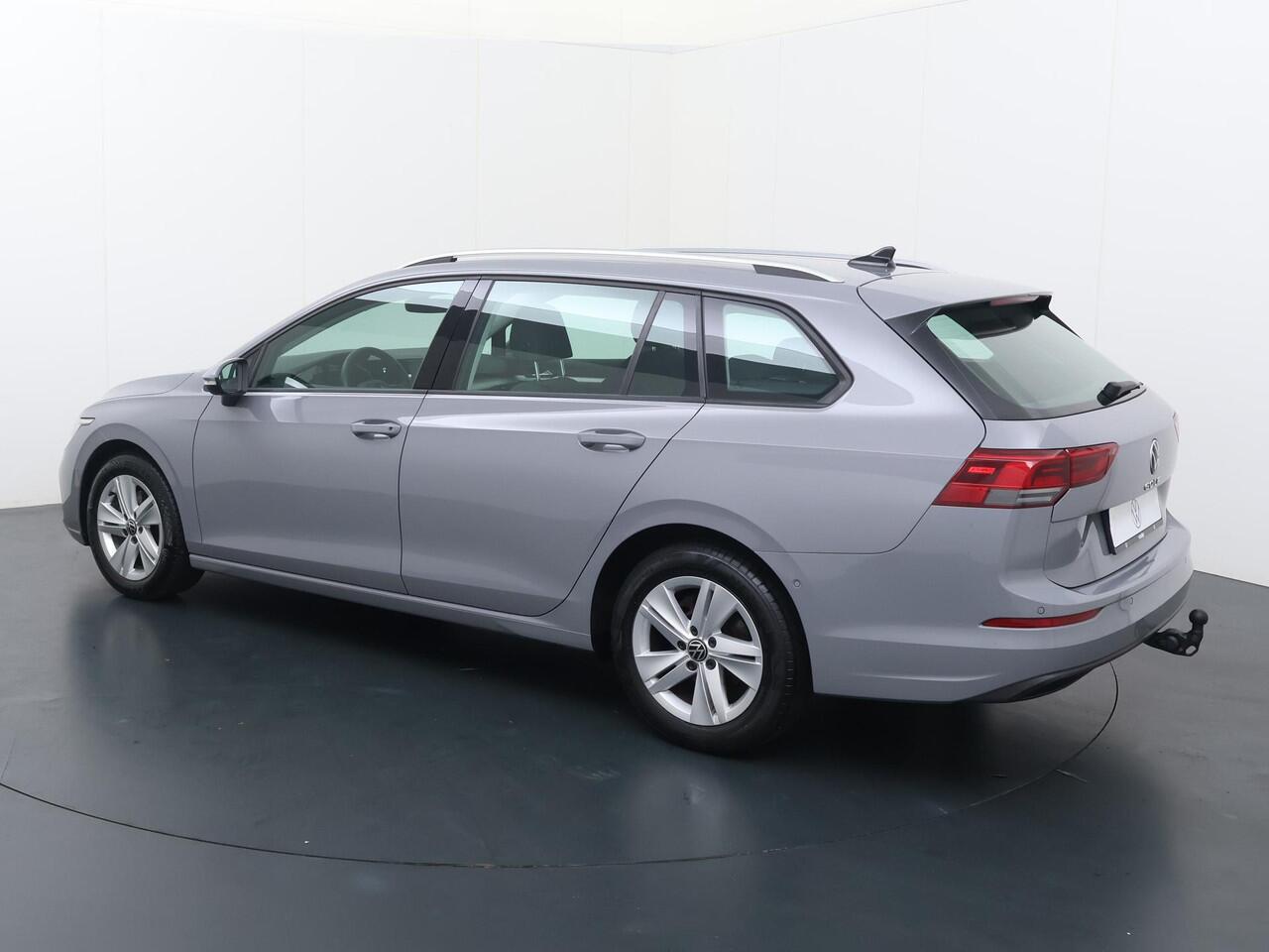 Volkswagen GOLF Variant 1.0 TSI Life Business | 110 PK | Trekhaak wegklapbaar | Achteruitrijcamera | Adaptive cruise control |