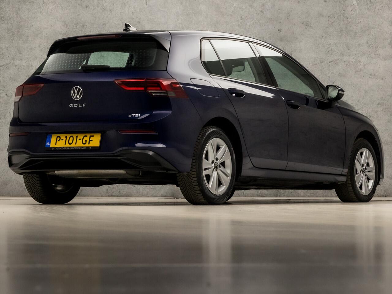 Volkswagen GOLF 1.0 eTSI Sport Automaat (VIRTUAL COCKPIT, APPLE CARPLAY, GROOT NAVI, SFEERVERLICHTING, KEYLESS, LM VELGEN, SPORTSTOELEN, ADAPTIVE CRUISE, LED KOPLAMPEN, NIEUWSTAAT)