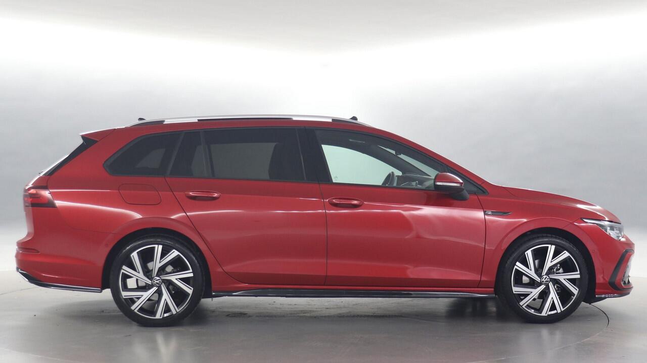 Volkswagen GOLF Variant 1.5 eTSI 150pk R-Line Business DSG / Panoramadak / Head-up Display / Camera