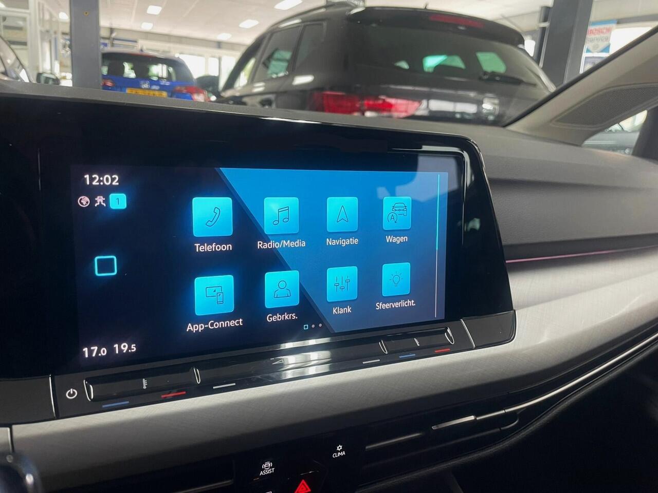Volkswagen GOLF Variant 1.0 eTSI Life | Elektrische Trekhaak | Ad cruise control | Apple Carplay/Android | Camera | Led