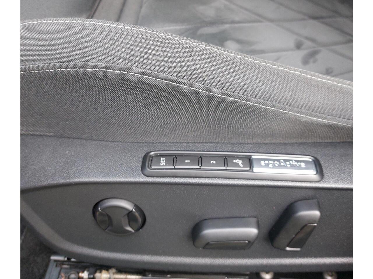 Volkswagen GOLF 1.5 TSI Life Business 17 inch Sport st