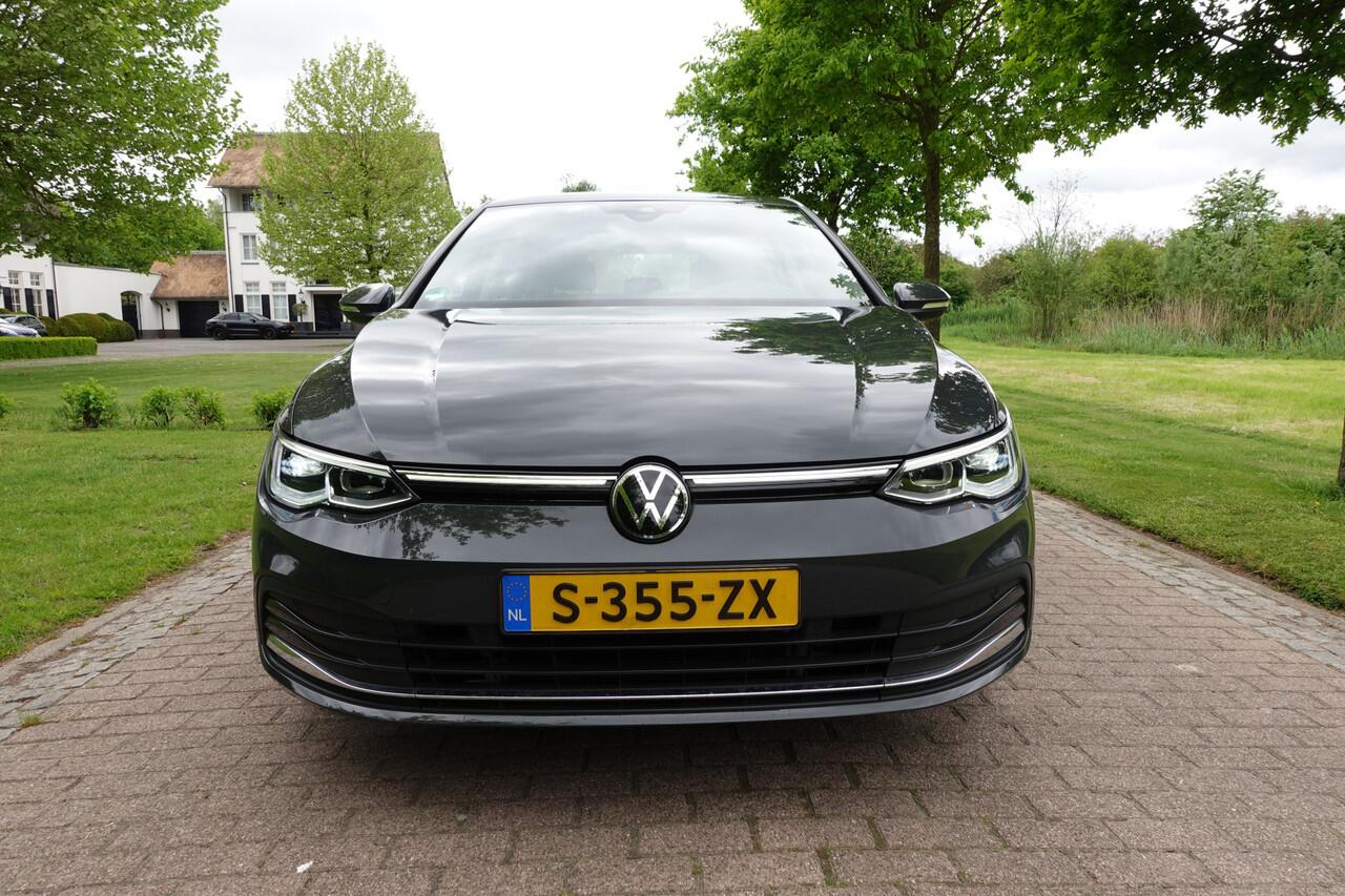 Volkswagen GOLF 1.4 eHybrid Style | Massage stoelen | LED | Adaptive cruise control | Stuur verwarming | Elektrische stoelen met geheugen |
