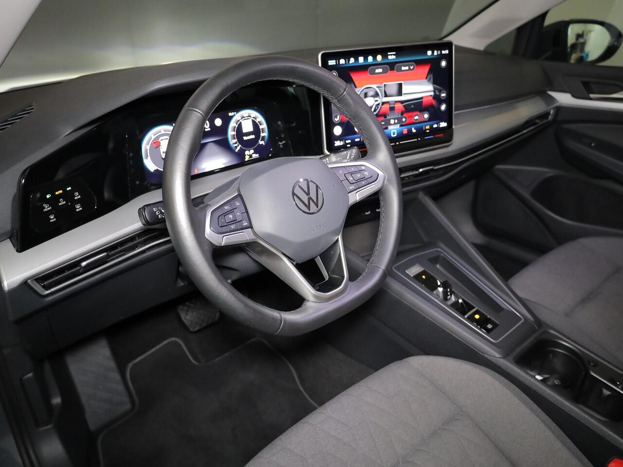 Volkswagen GOLF 1.5 eTSI Life Edition 116 pk Automaat (DSG) | Verlengde garantie | Navigatie via App | Panoramadak | Parkeersensoren | Achteruitrijcamera | Matrix LED koplampen | Stoelverwarming |