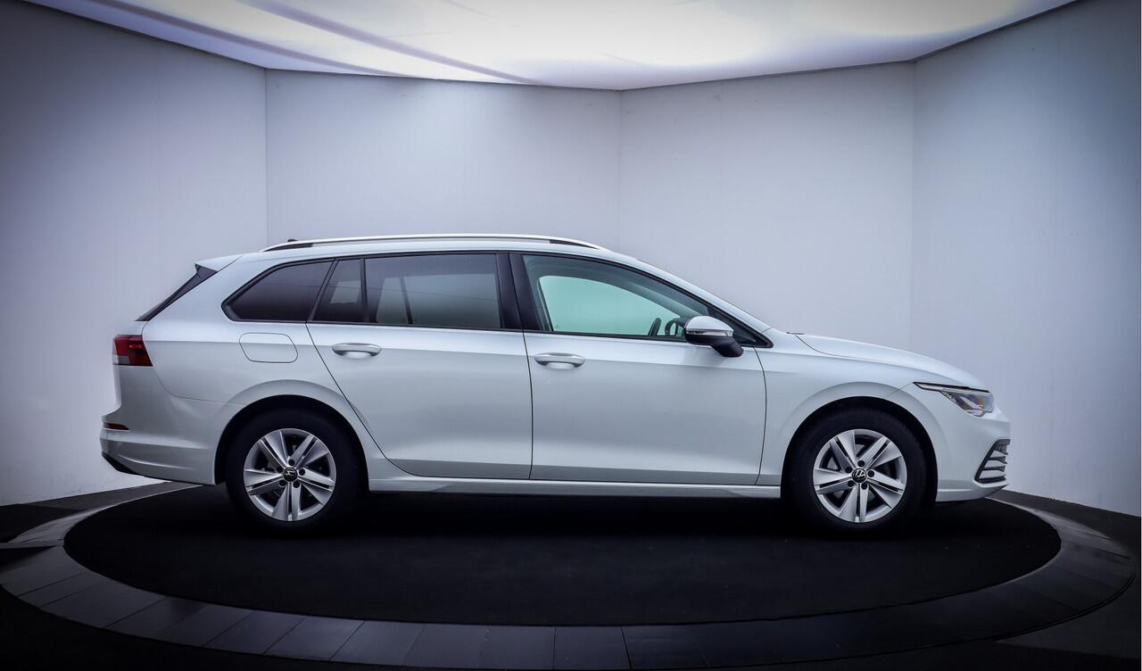 Volkswagen GOLF Variant 1.0TSI LIFE LED | CAMERA | STUUR+STOELVERW | CARPLAY | ACC | DAB | CLIMA | TREKHAAK | PDC V+A | LMV