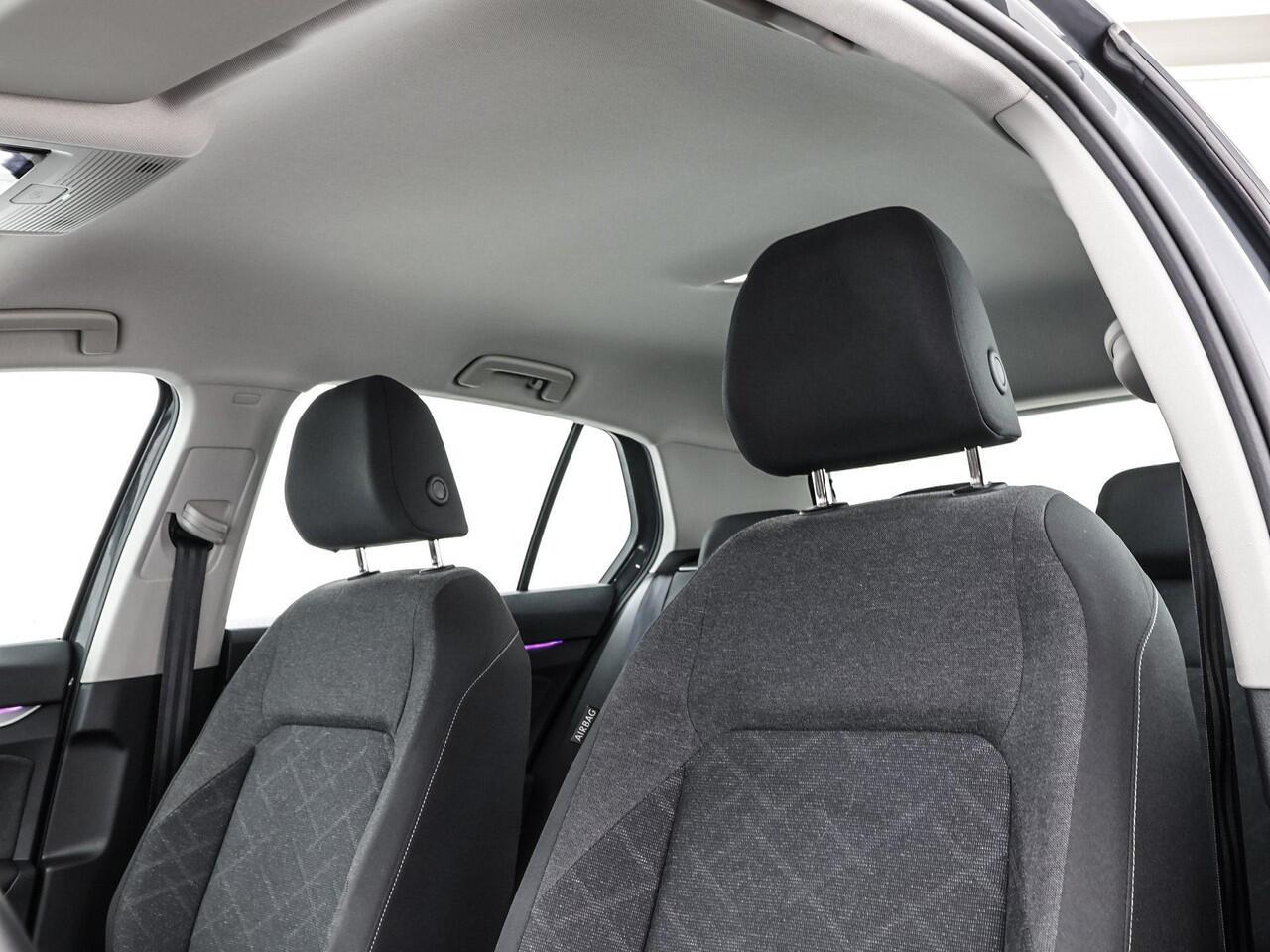 Volkswagen GOLF 1.0 TSI 110pk Life · Apple/Android Car Play · Navigatie · P-Sensoren · Sfeerverlichting · 16'' Inch · Garantie t/m 20-01-2027 of 100.000km