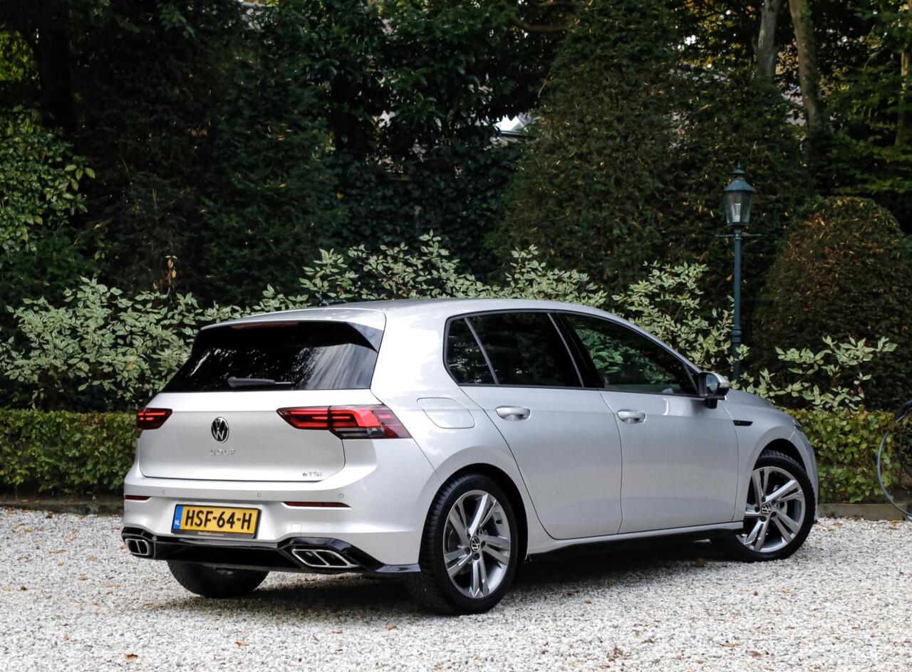Volkswagen GOLF 1.5 eTSI R-Line | IQ Lights | Achteruitrijcamera| Carplay | Adaptieve Cruise control |