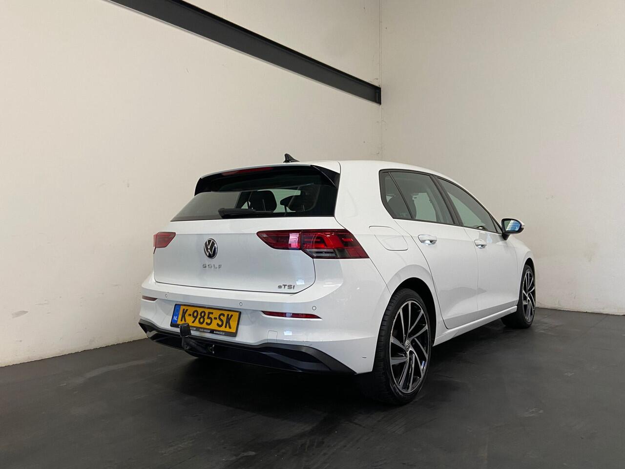 Volkswagen GOLF 1.0 eTSI Life. Trekhaak!