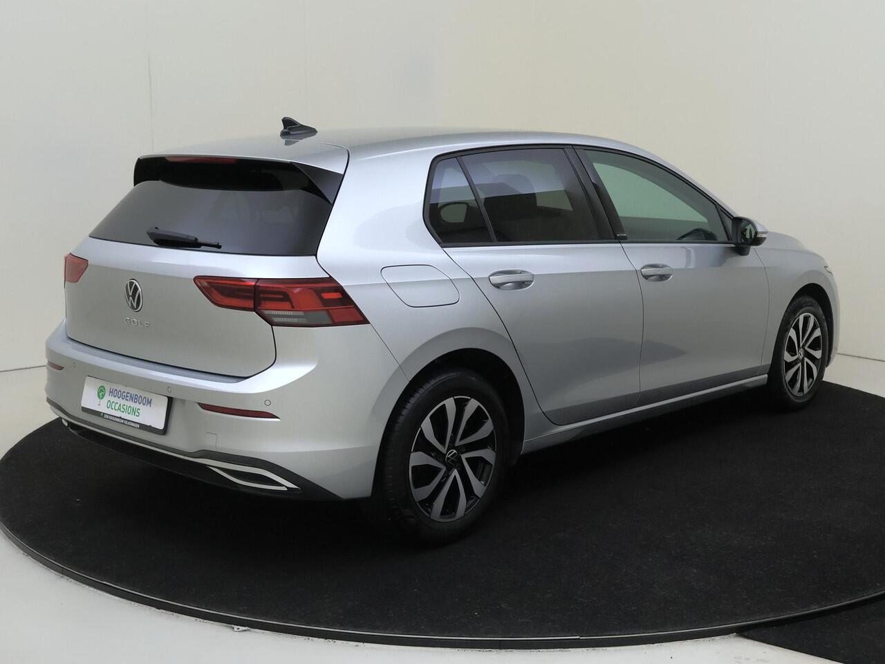 Volkswagen GOLF 1.0 TSI Life | Keyless | Achteruitrijcamera | Navigatie | Dodehoek detectie | 3-zone airco | Adaptieve cruise control | CarPlay |