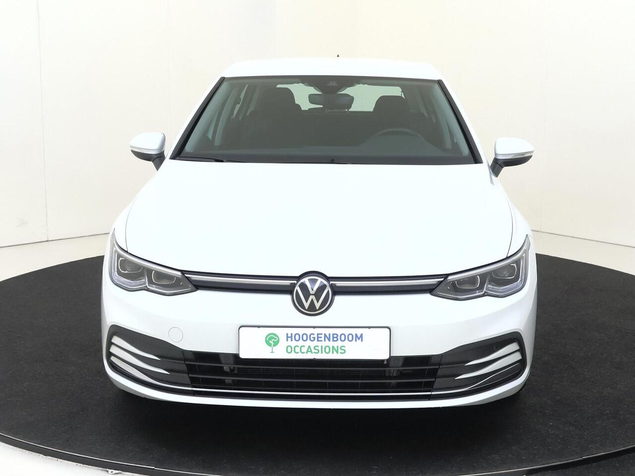 Volkswagen GOLF 1.4 eHybrid Style | Parkeersensoren | 3-zone airco | Stoel- en stuurwielverwarming | Adaptieve cruise control | CarPlay | Digital cockpit |