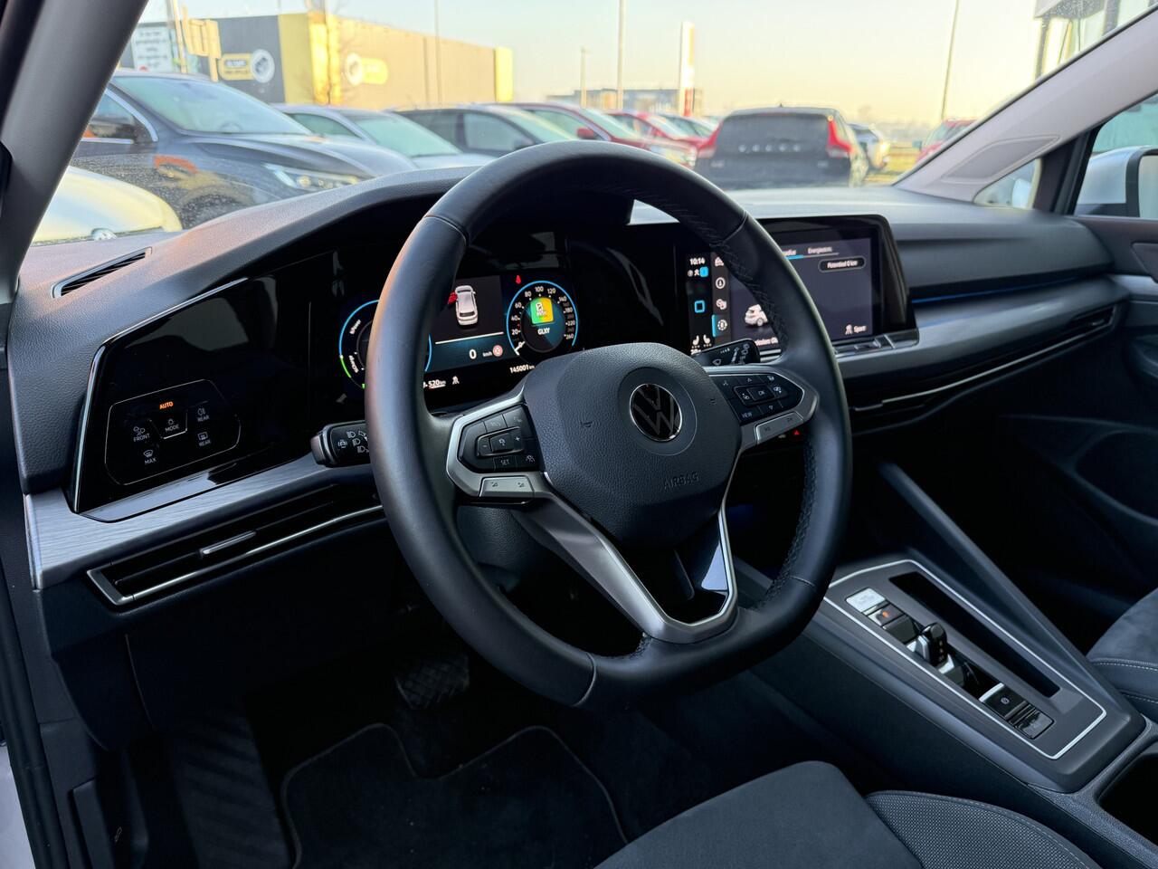 Volkswagen GOLF BWJ 2020 1.4 150 PK eHybrid Style NIEUW BINNEN! MASSAGESTOELEN | MEMORYFUNCTIE | LED | STOELVERW. | LMV | PDC