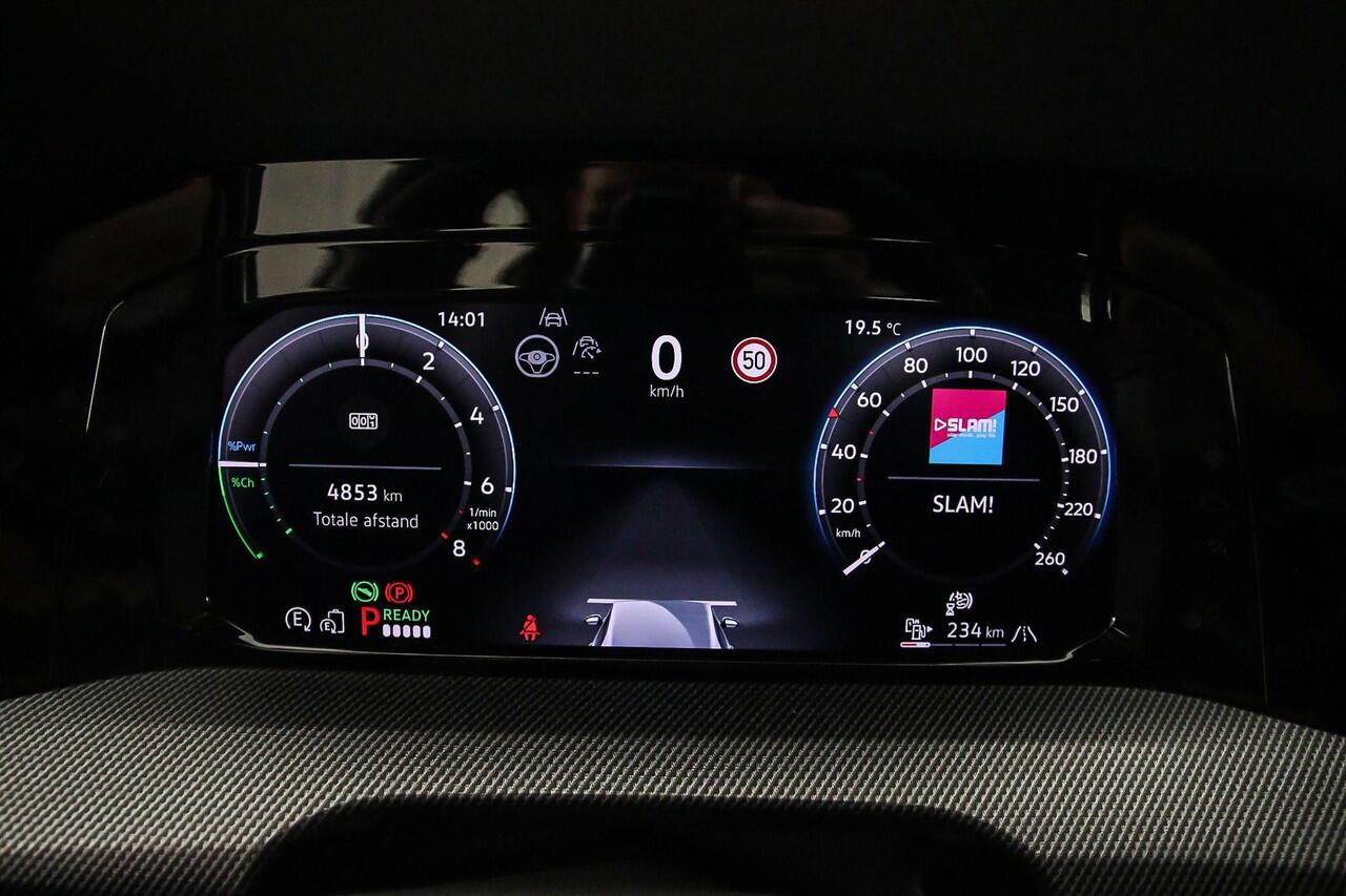 Volkswagen GOLF GTE 1.5 eHybrid 272pk DSG Automaat Black Style, Adaptive cruise control, LED matrix koplampen, Navigatie, Achteruitrijcamera, Stoelverwarming, Stuurwiel verwarmd