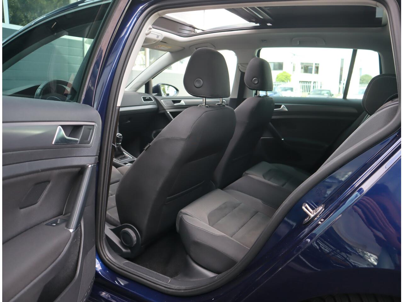 Volkswagen GOLF Variant 1.5 TSI Comfortline Business / Panoramadak