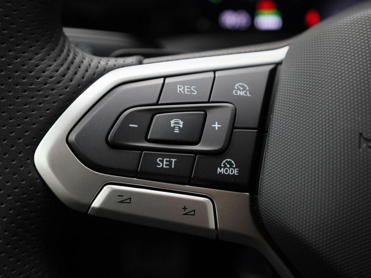 Volkswagen GOLF 1.5eHybrid 200kW/272PK GTE DSG · Panoramadak · Trekhaak · 360°Camera + Parkeersensoren · Head-up display · Garantie tot februari 2030 of 100000km