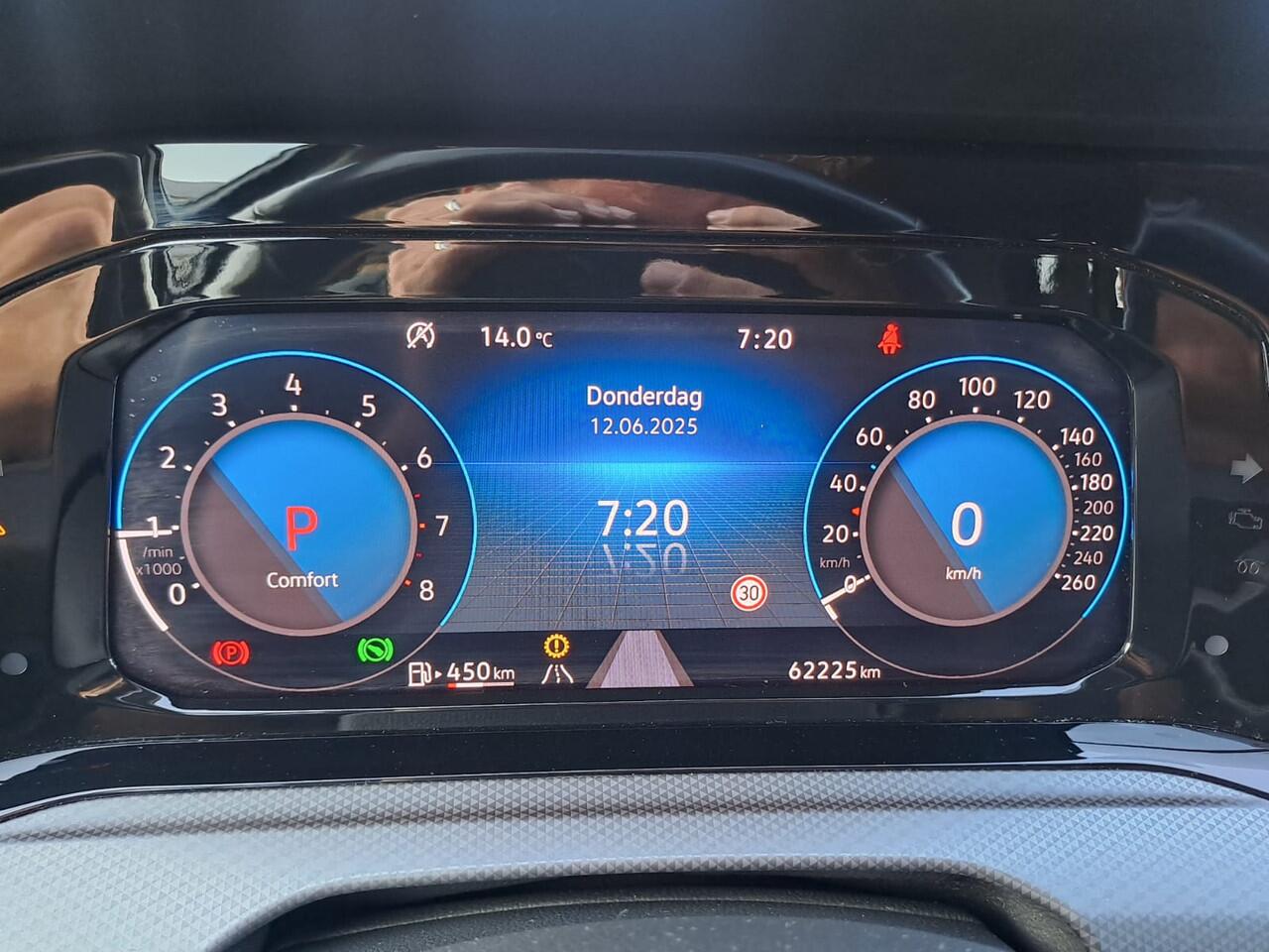 Volkswagen GOLF 1.5 eTSI R-Line Business+ | LED | Trekhaak | All-seasons | ACC | Keyless | Stoelverwarming |