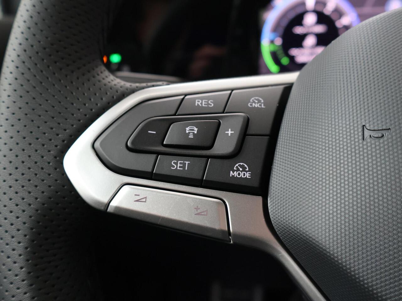 Volkswagen GOLF 8 GTE 1.5 eHybrid 200 kW / 272 PK Hatchback 6-DSG | Panoramadak | Black Style |