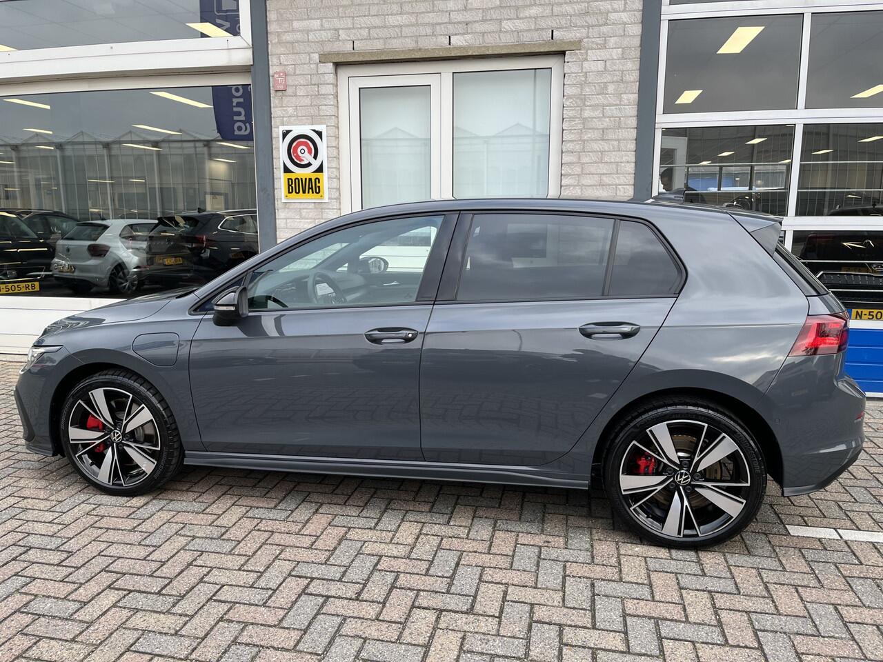 Volkswagen GOLF 1.4 eHybrid GTE / AUTOMAAT/ 245 PK/ BLACK STYLE/ IQ. LIGHT/ LED MISTLAMPEN/ KEYLESS/ ADAPT. CRUISE/ CLIMA 3-ZONE/ HEAD-UP DISPLAY/ PARK. SENSOREN + CAMERA