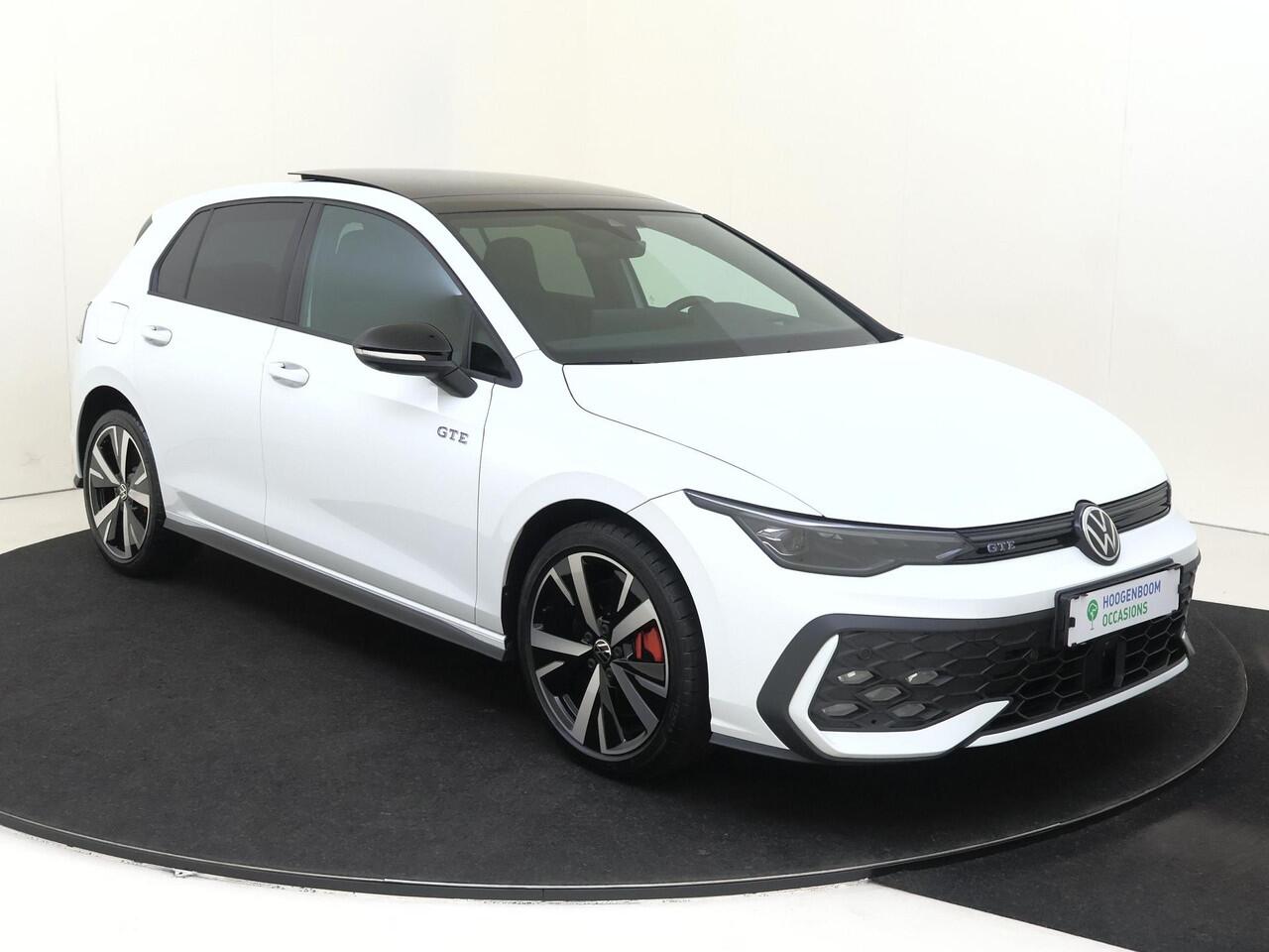 Volkswagen GOLF 1.5 eHybrid GTE | SoH 99% | Panoramadak | 360 camera | Head-up display | Adaptieve cruise control | 3-zone airco | LED matrix verlichting | CarPlay | Stoel- en stuurwielverwarming |