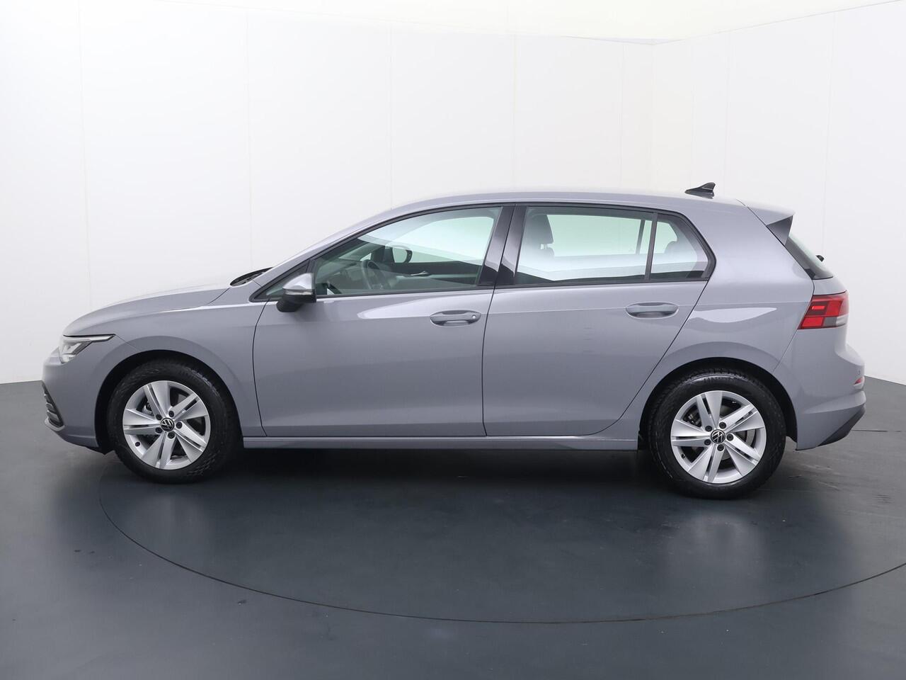 Volkswagen GOLF 1.0 TSI Life | 110 PK | Multifunctioneel stuurwiel | Cruisecontrol | Achteruitrijcamera |