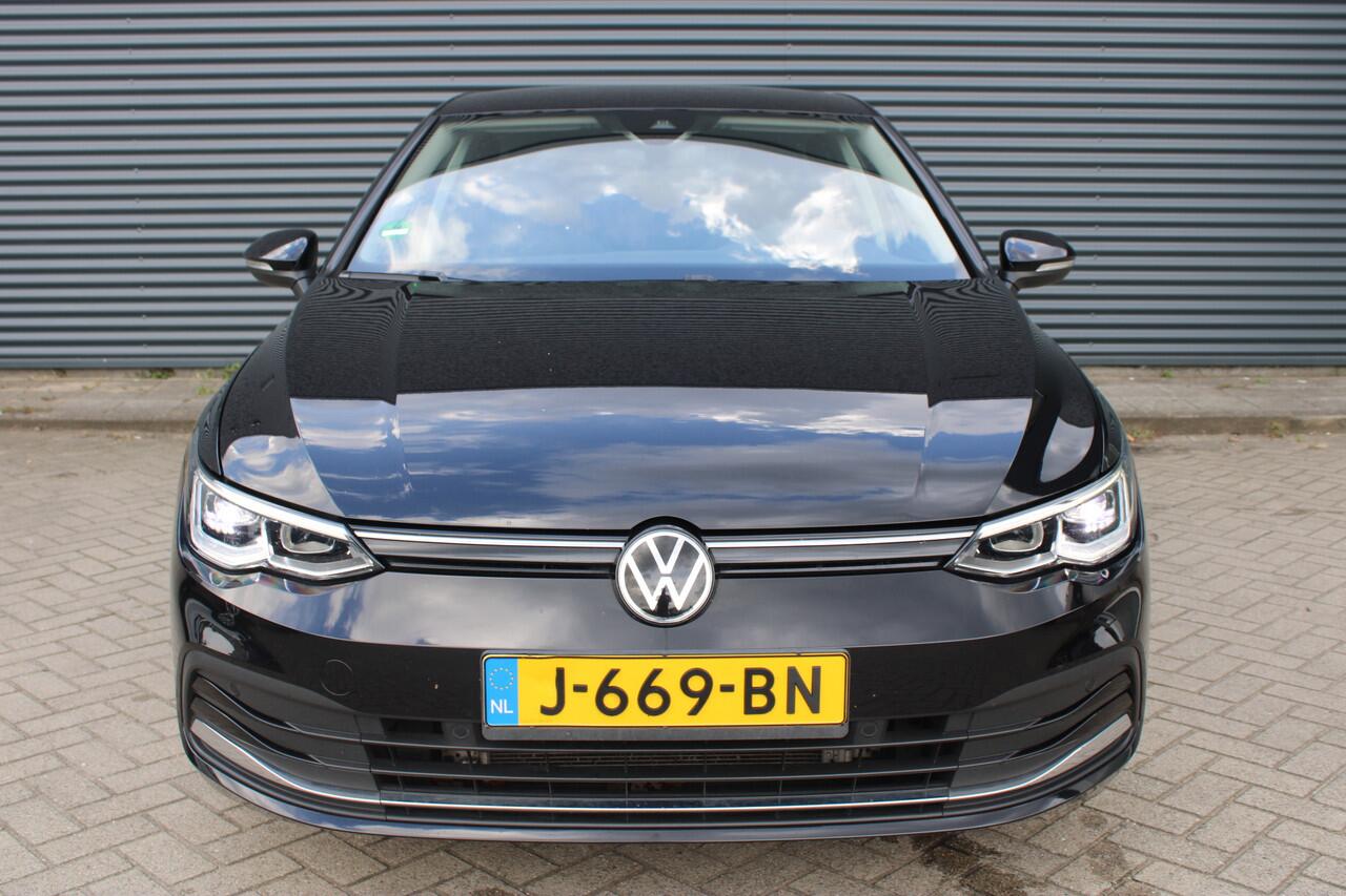 Volkswagen GOLF 1.5 TSI Style Alcantara Full-Led Navigatie Adaptive-Cruise Camera Massage Trekhaak