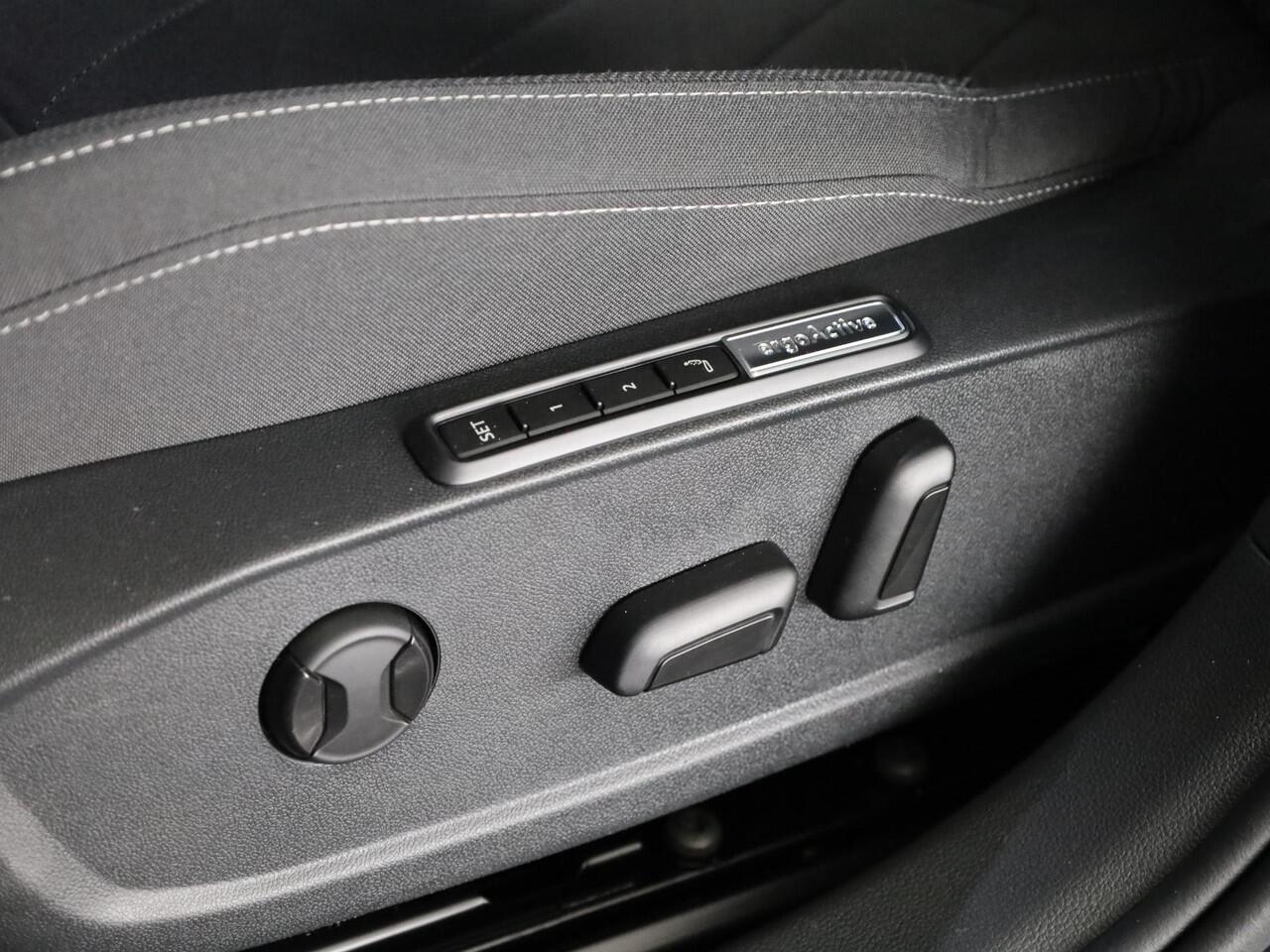 Volkswagen GOLF 1.4 eHybrid Style 204 PK DSG PHEV | Navigatie | 17 inch LM velgen | Stoel- en Stuurverwarming |