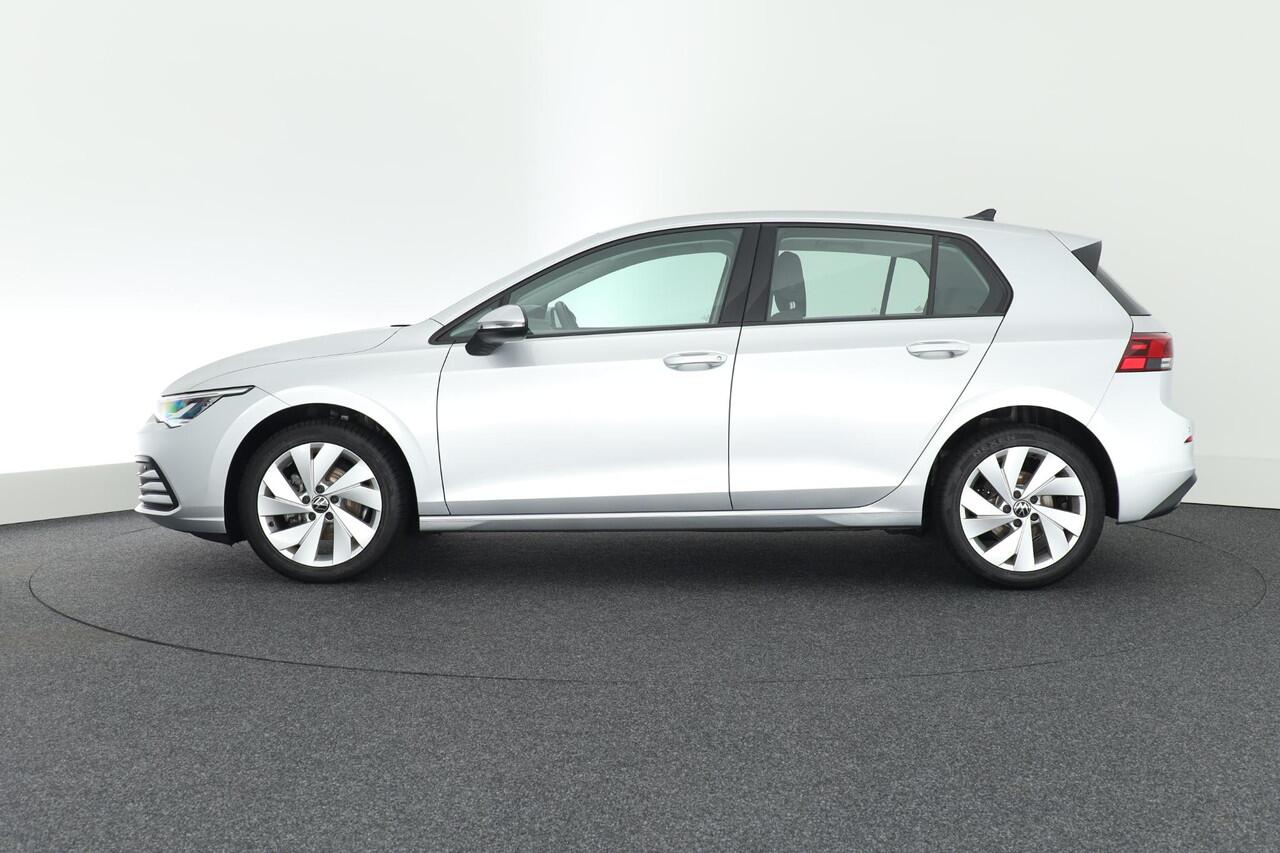 Volkswagen GOLF 1.0 TSI 110pk Life Navigatie Cruise Control Parkeersensoren