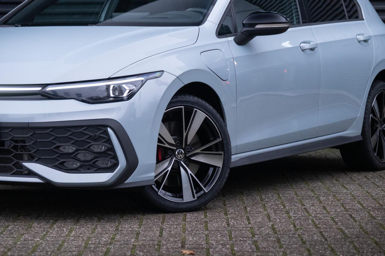 Volkswagen GOLF 8.5 1.5 eHybrid GTE / IQ Light / 3 zone airco / Apple Carplay / Ice Blue Metallic / ACC Cruise Control