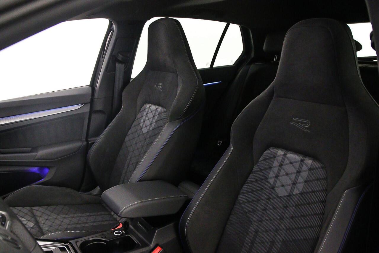 Volkswagen GOLF R-Line Edition 1.5 eTSI 150pk DSG Automaat Panoramadak, LED matrix koplampen, Harman Kardon audio, Adaptive cruise control, Achteruitrijcamera, Navigatie