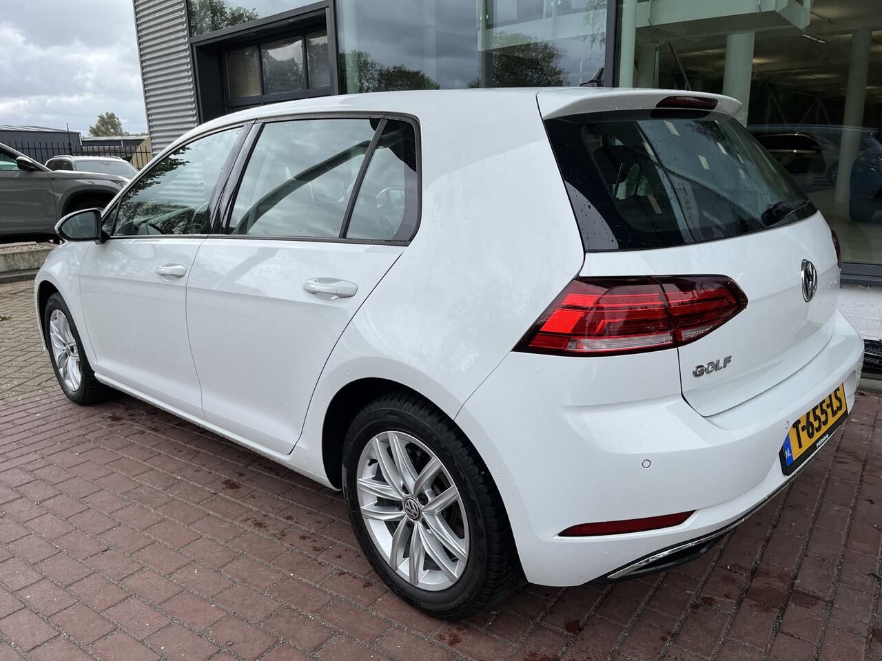 Volkswagen GOLF 1.0 TSI Highline / Led verlichting / Stoelverwarming / PDC / Alcantara / Navi / Adaptive cruise