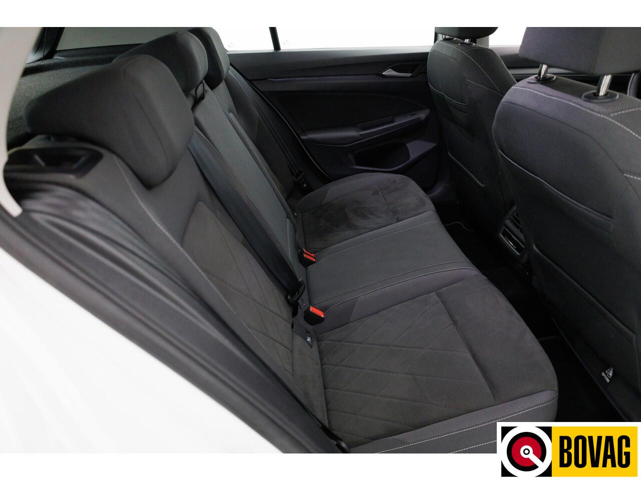 Volkswagen GOLF 1.4 eHybrid 204 PK | Camera | Elec. Ergo best. stoel met geheugen en massage | Adap.Cruise, Travelassist, Navigatie, App. connect, IQ Led