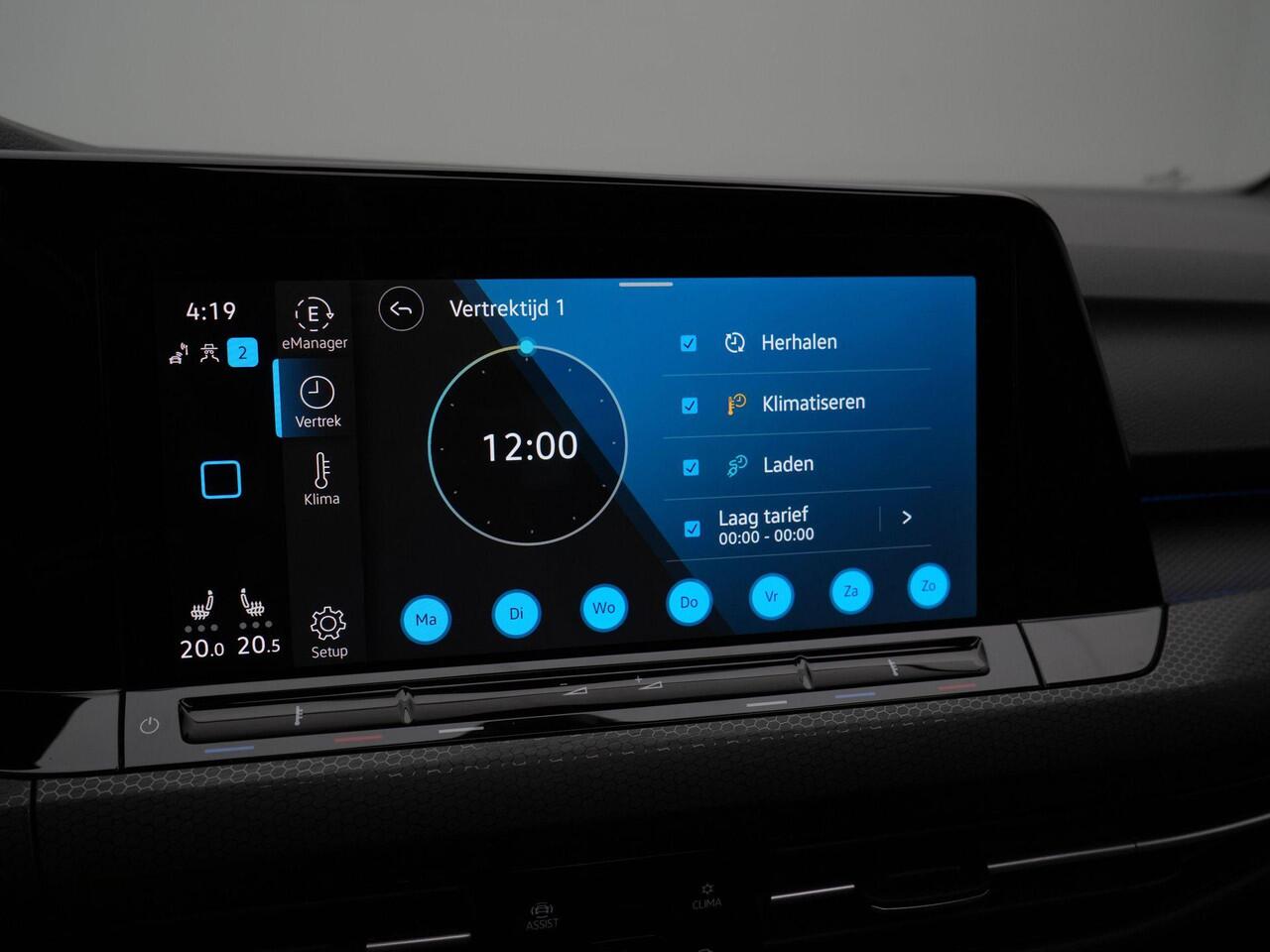 Volkswagen GOLF 1.4 eHybrid 245 pk DSG GTE | Panoramadak | Stuur-/stoelverwarming | Navigatie | Parkeersensoren voor/achter