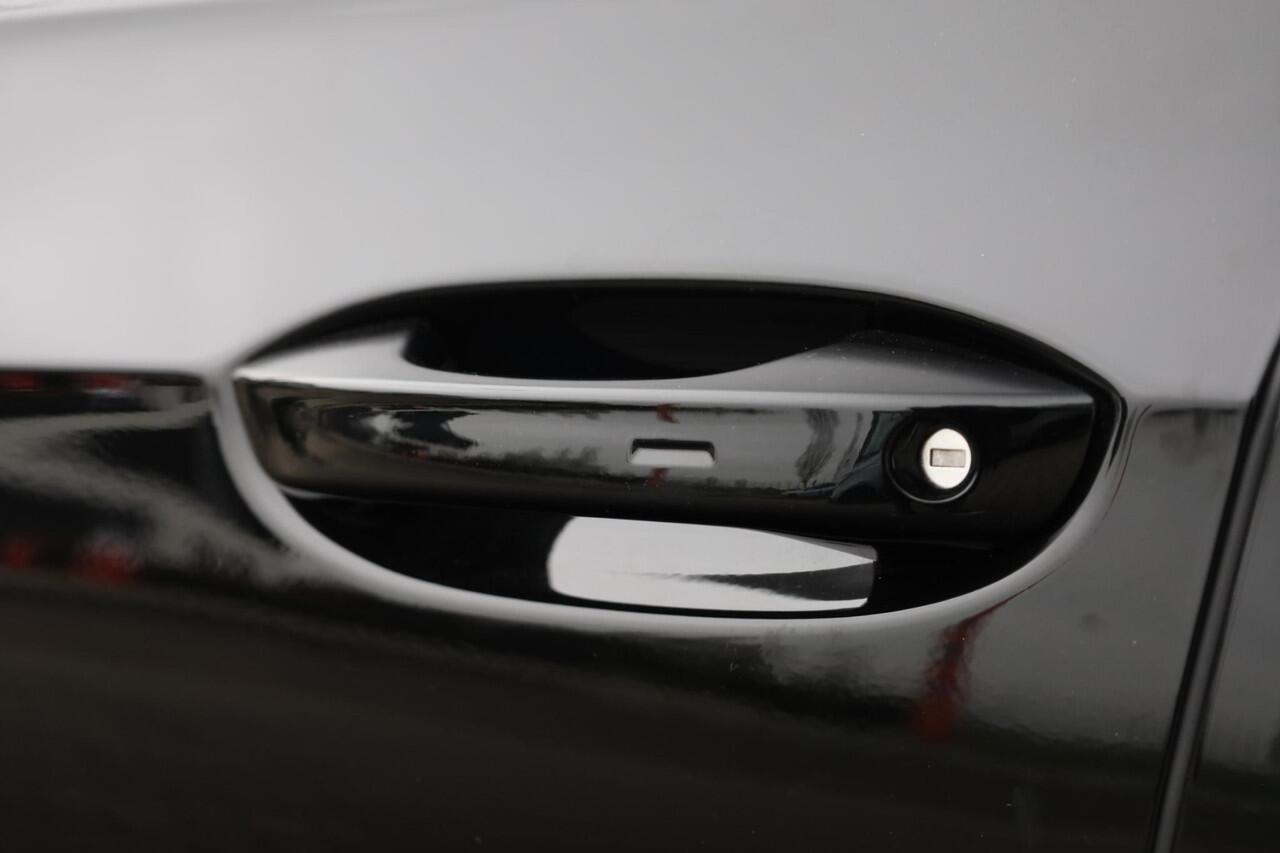 Volkswagen GOLF 1.5 eHybrid Style Edition 204PK / 150kW LED Matrix IQ.Light, 360° camera, Apple Carplay & Android Auto, achteruitrijcamera, head-up display, 3-zone Climatronic, draadloos telefoon laden, voorstoelen verwarmbaar met massagefunctie, dynamische grootlichtass