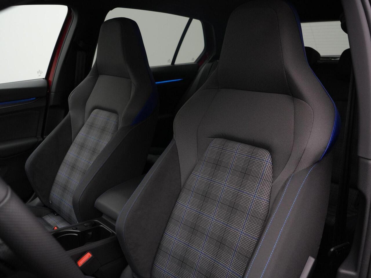 Volkswagen GOLF 1.5 272 pk DSG eHybrid GTE | IQ Light | Stuur-/stoelverwarming | Achteruitrijcamera | Navigatie | Adaptive Cruise