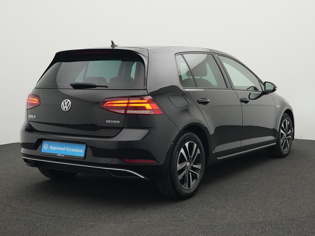Volkswagen GOLF 1.5 TSI 130 pk DSG Highline | Stoelverwarming | Parkeersensoren voor/achter | Adaptive Cruise | CarPlay | DAB | 16 inch