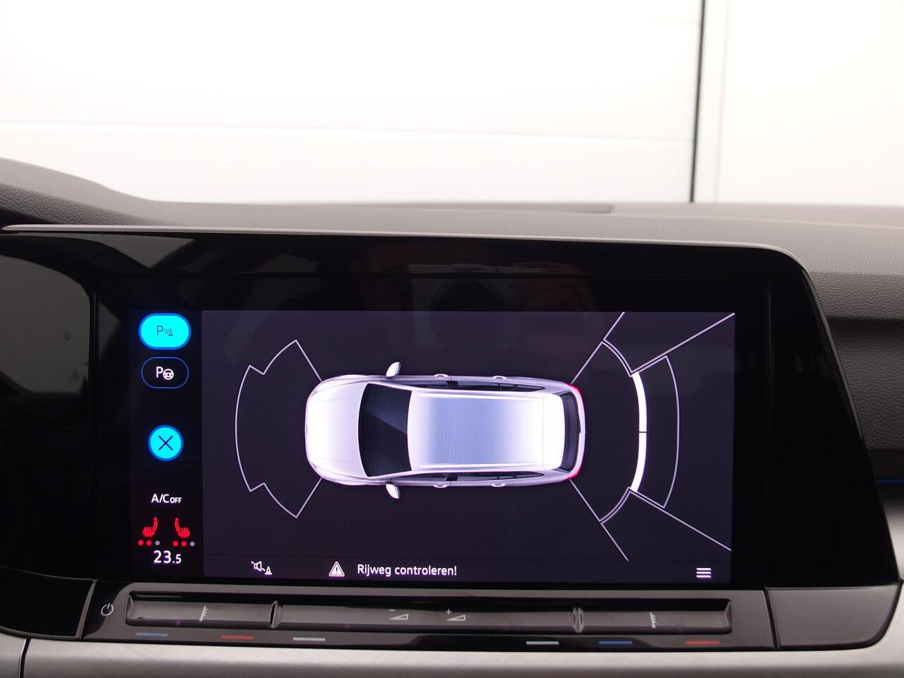 Volkswagen GOLF Variant 1.5 eTSI Life Business AUTOMAAT / TREKHAAK / FULL LED / CARPLAY / STOELVERW / STUURVERW / NAVI / ACC / NL-AUTO