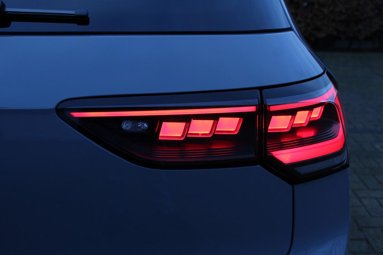 Volkswagen GOLF 1.5 eHybrid GTE 272 pk | Panorama dak | Stoel/Stuur verwarming | 360* Camera | Schuif/Kantel dak | Adaptive cruise controler | Keyless start | Apple CarPlay/Android Auto | Draadloze telefoonlader | IQ.Lights | Climate controle | Parkeersensoren V+A | Navi