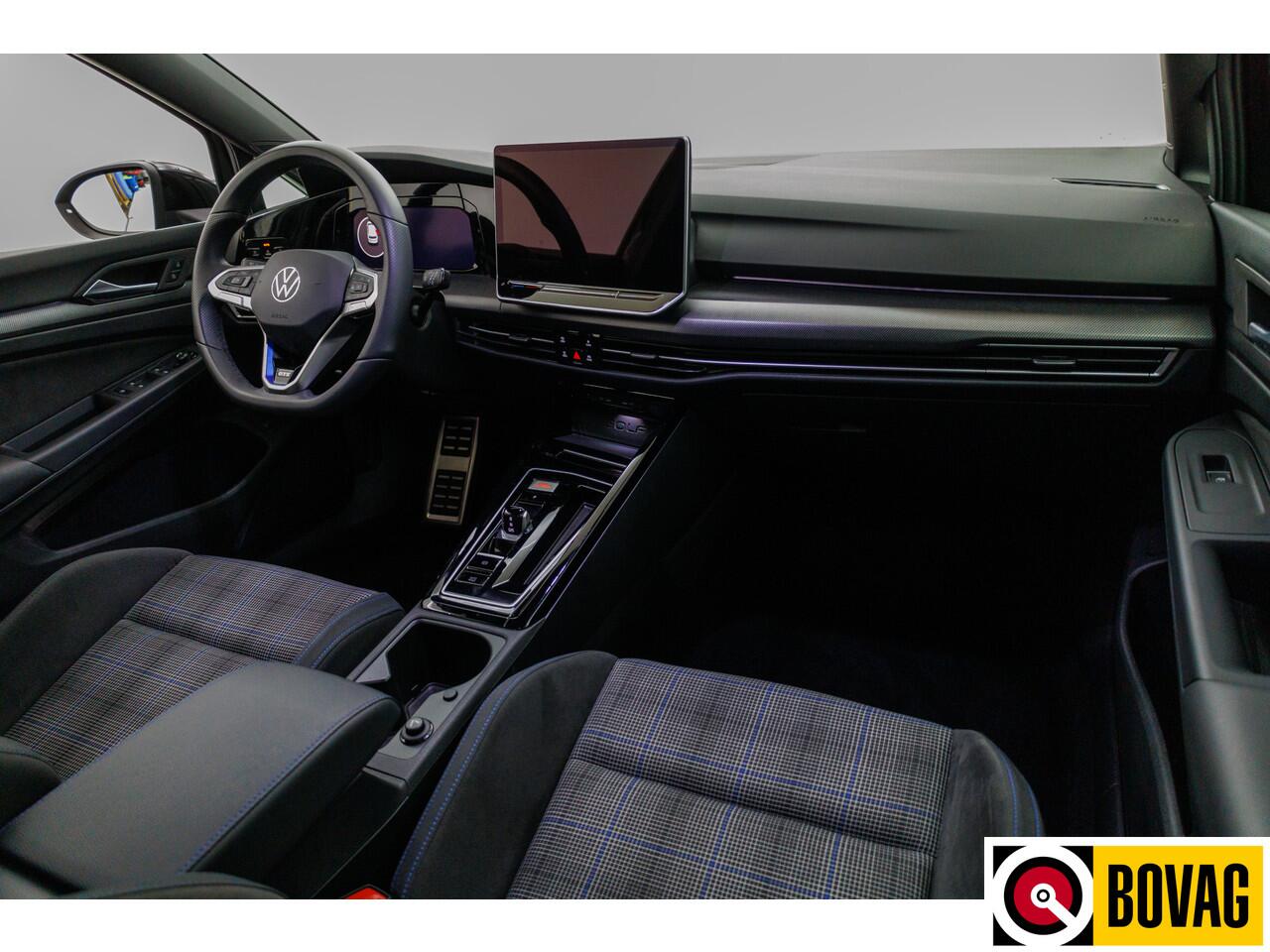 Volkswagen GOLF 1.5 eHybrid GTE Black 272 PK automaat | IQ Led | Elec. trekhaak | Headup | Stoel- & stuurverw. | PDC V + A, Camera, App. connect, Navigatie, 131 KM actieradius (WLTP)