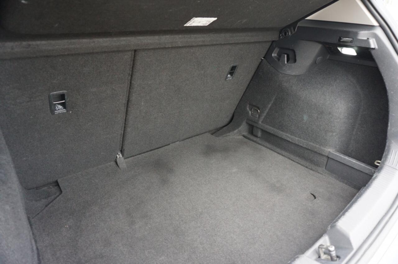 Volkswagen GOLF 8 CARPLAY | PARKSENS V+A | CLIMA | 16'LMV | DAB+ | ORG NL