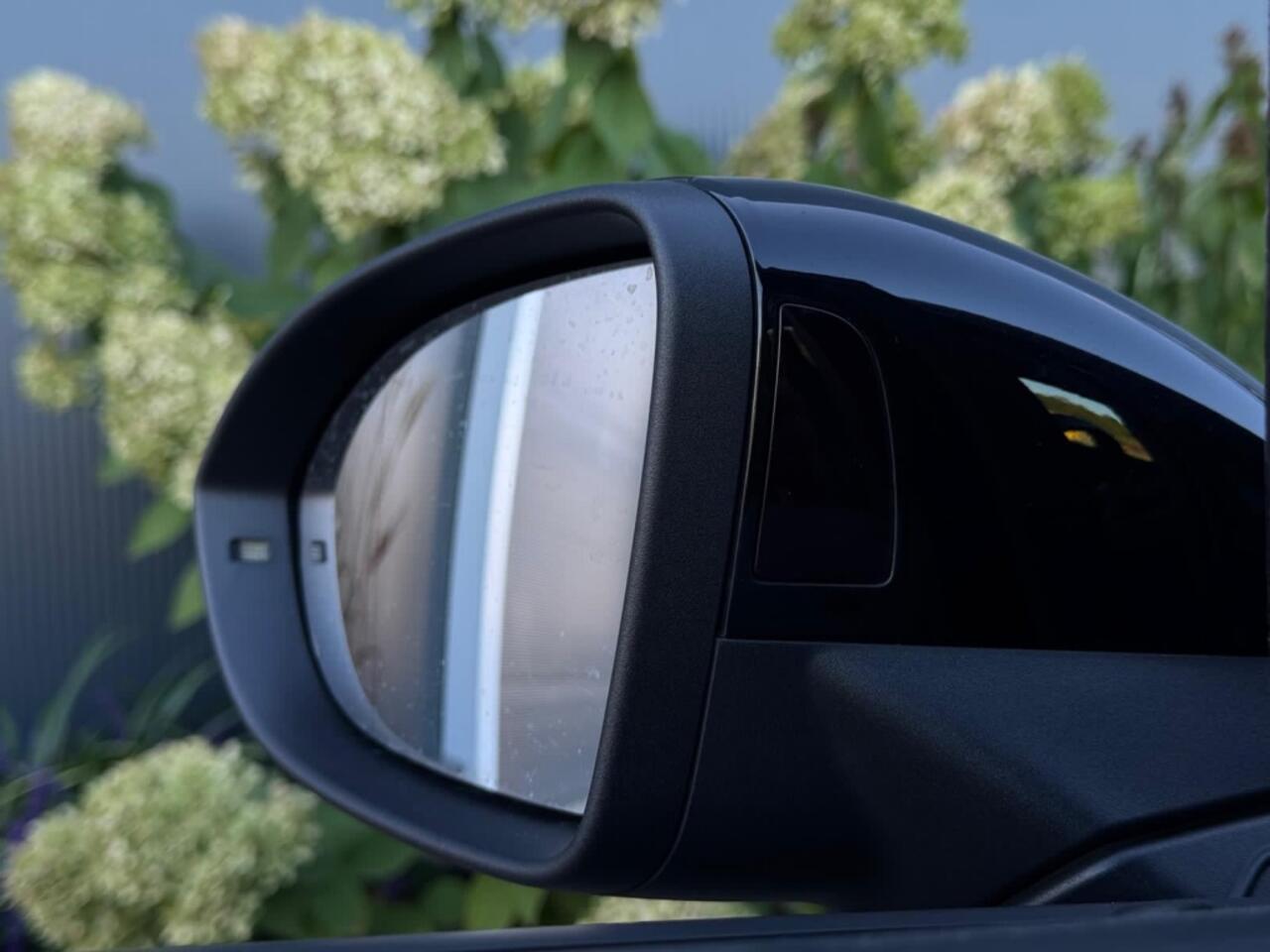 Volkswagen GOLF 2.0 TSI R 4MOTION 320pk FULL PANO AKRA DRIFT HUD CAMERA ACC ECC