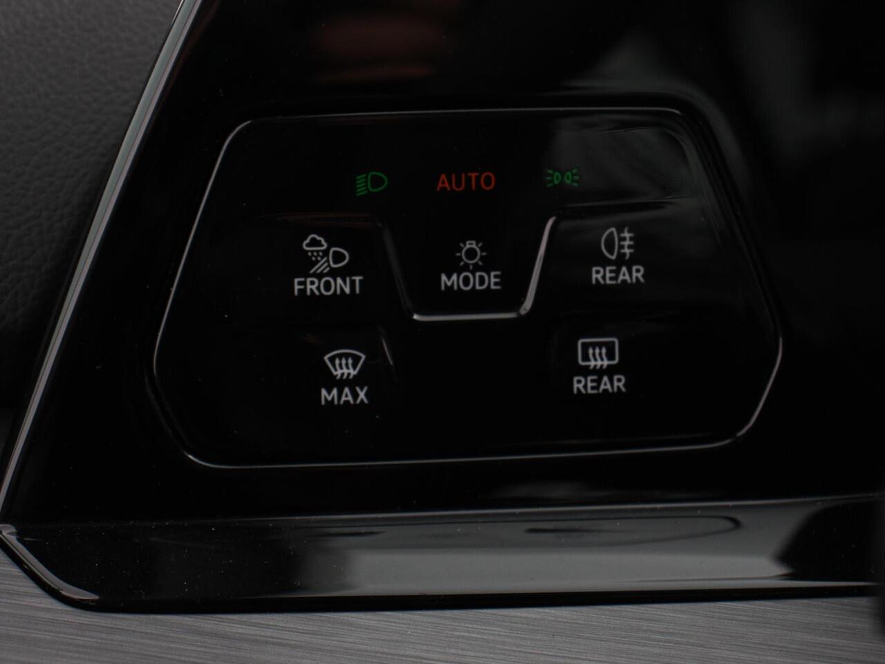 Volkswagen GOLF Variant 1.5 eTSI 150pk DSG Style | Navigatie | Apple Carplay/Android Auto | Climate Control | Camera | Parkeersensoren | Park Assist | Adaptive Cruise control | Wegklapbare trekhaak | Stoel- en stuurverwarming | Climatronic | Virtual Cockpit